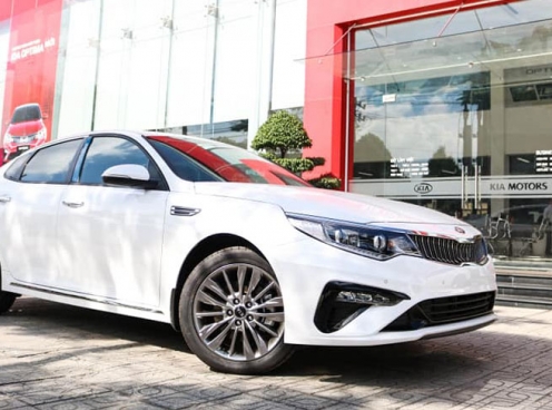 Giá xe Kia Optima giảm mạnh, chỉ còn từ 759 triệu đồng